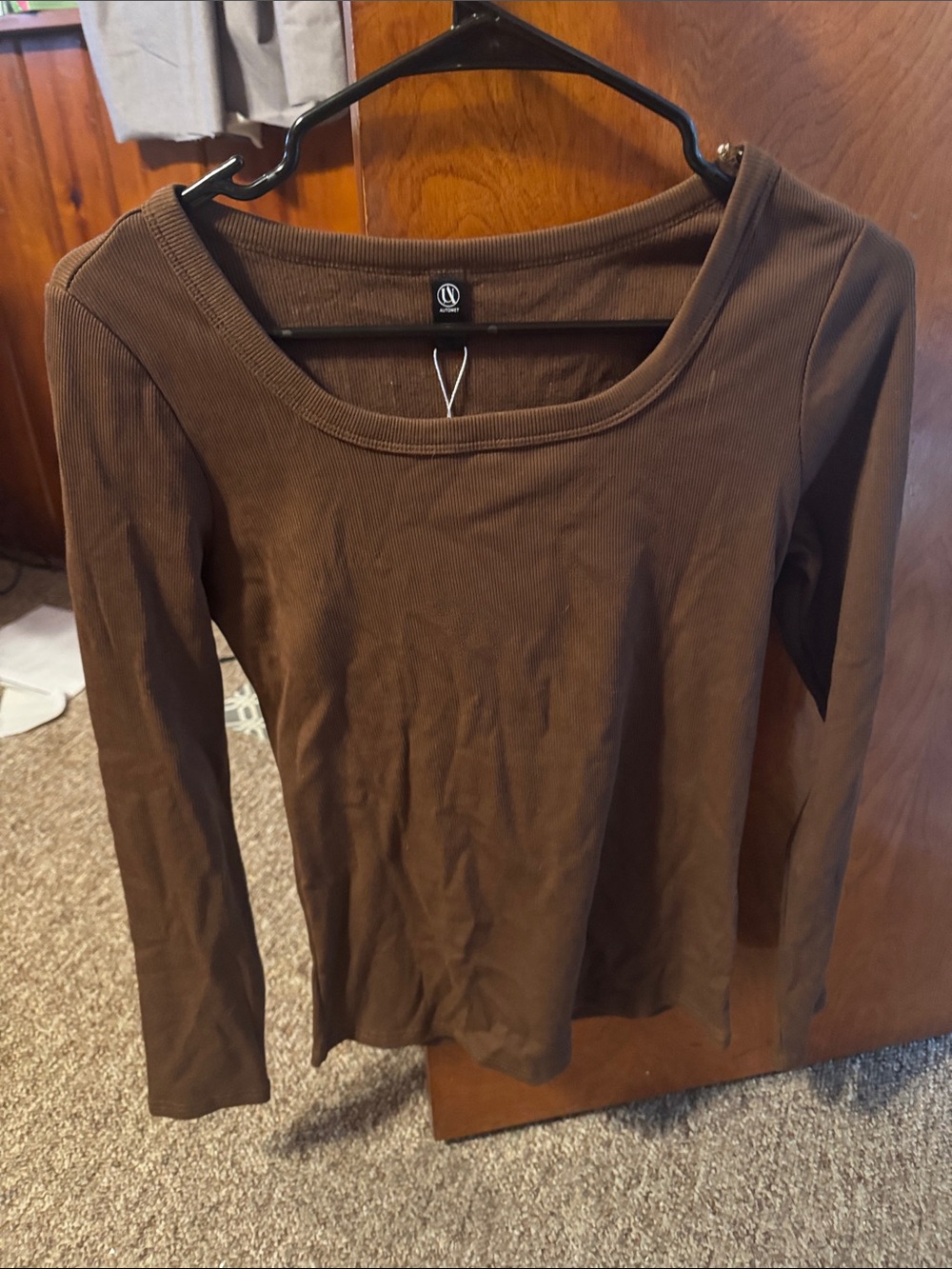 Women’s Scoop Neck Long Sleeve Top in Brown